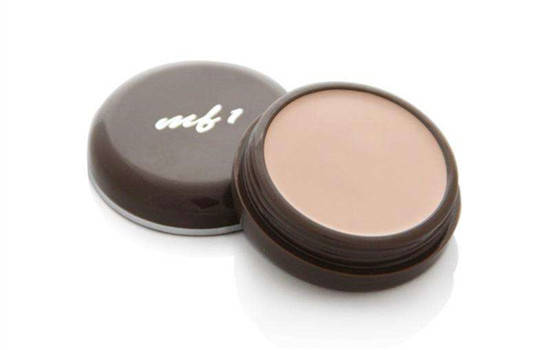 必一运动：
男生如何正确使用遮瑕 面部遮瑕膏怎么用(图3)