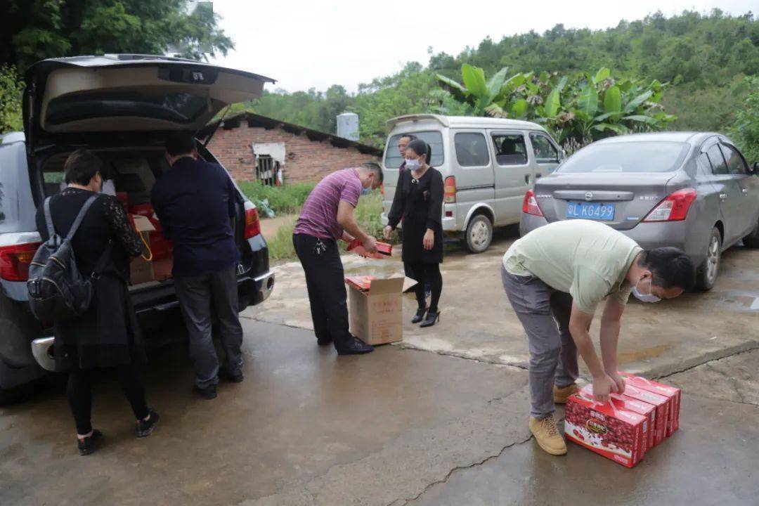 
车田爱心人士对敬老院举行慰问 温暖老人心_bsports必一体育(图2)