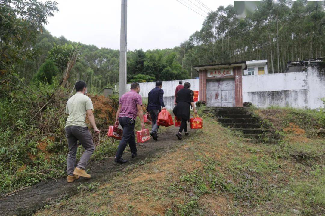 
车田爱心人士对敬老院举行慰问 温暖老人心_bsports必一体育(图13)